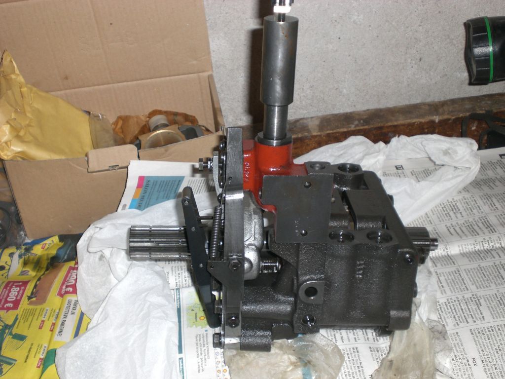 Linkage pump